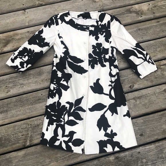 Elie Tahari 2piece Skirt and Jacket Suit - Picture 6 of 12